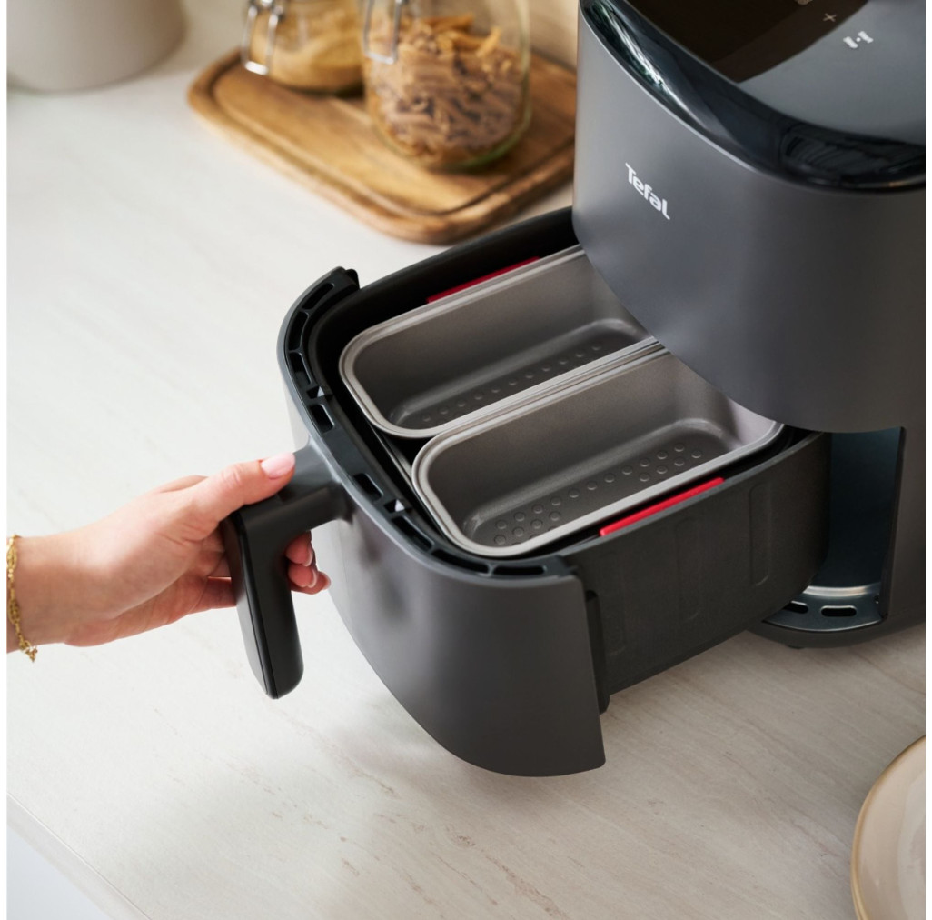 Set de 5 accesorii Tefal Dail'Easy J701S544 pentru friteuza de 4.6 L, invelis antiaderent, otel carbon, tava perforata cu manere, tava si 3 forme, negru & gri -  Tefal J701S544  imagine 1