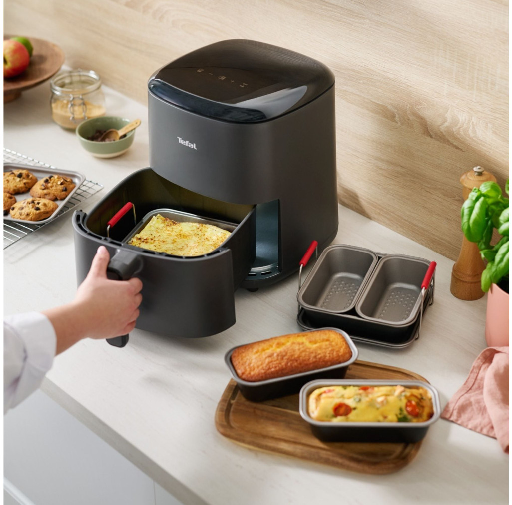 Set de 5 accesorii Tefal Dail'Easy J701S544 pentru friteuza de 4.6 L, invelis antiaderent, otel carbon, tava perforata cu manere, tava si 3 forme, negru & gri -  Tefal J701S544  imagine 1